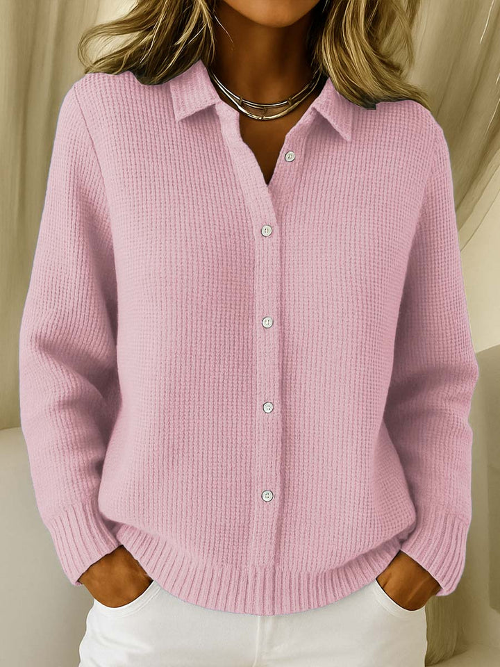ANNA – GEZELLIGE KNIT TRUI MET KNOPENVOORZIJDE