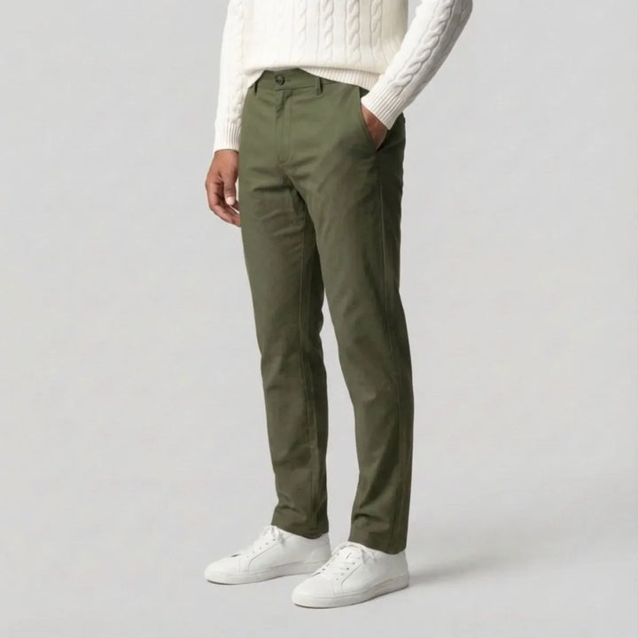 Groene chino met regular fit en zijzakken