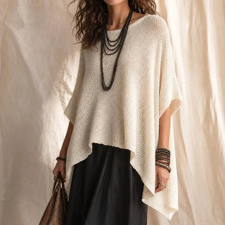 Solvera – Open Gebreide Batwing Top met Asymmetrische Zoom