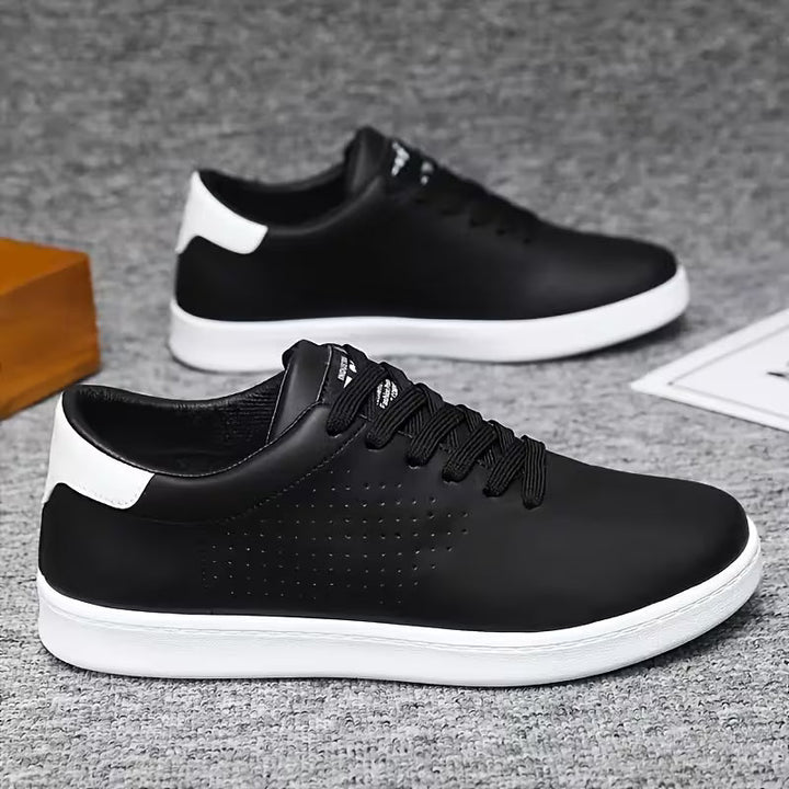Lage skateschoenen met vetersluiting en perforaties