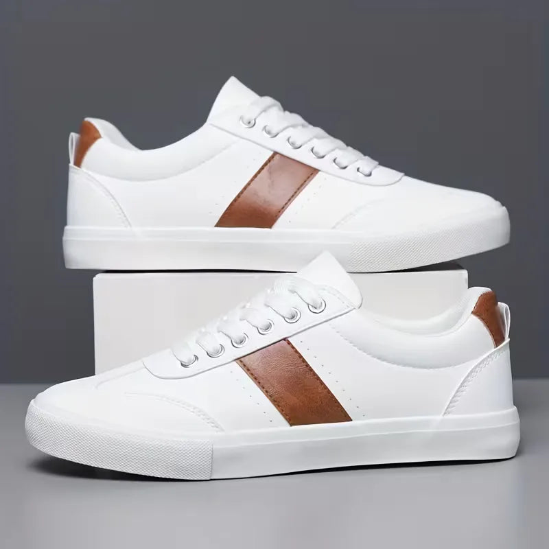 Lage sneakers met vetersluiting en suède accent