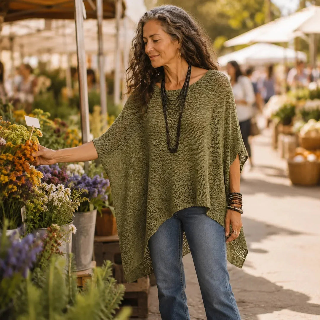 Solvera – Open Gebreide Batwing Top met Asymmetrische Zoom