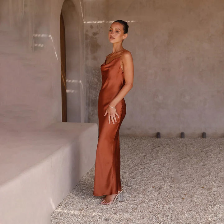 Jady - Satijnen maxi jurk met open rug