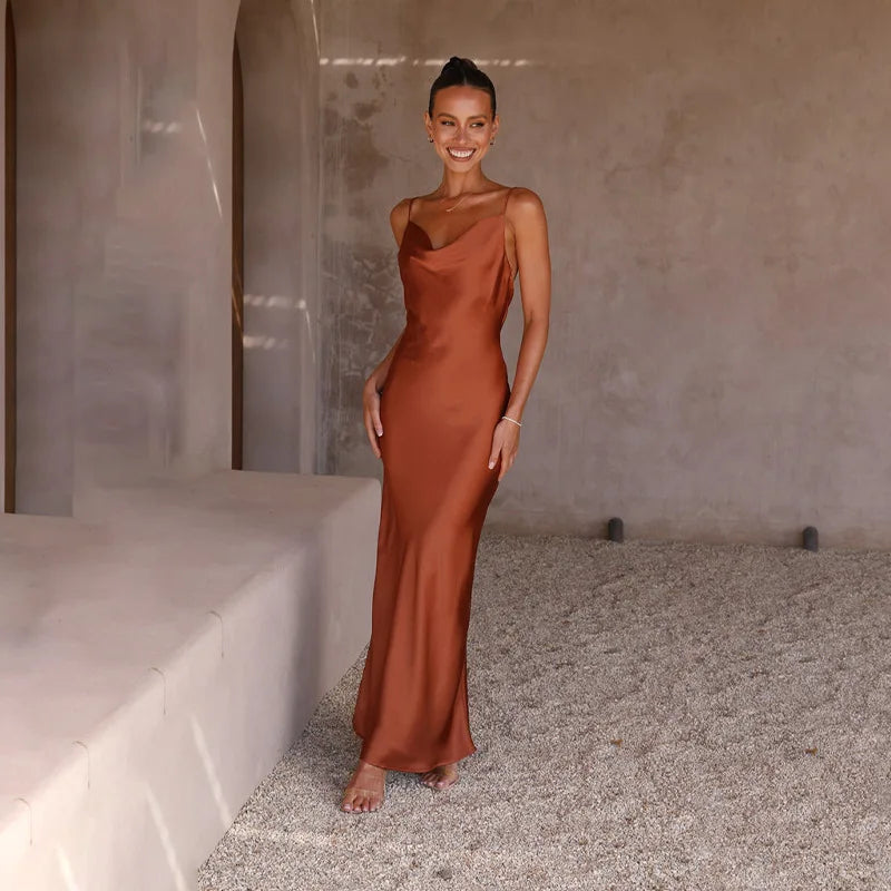 Jady - Satijnen maxi jurk met open rug