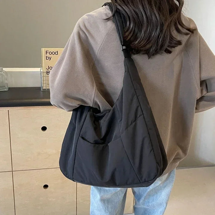 Oversized schoudertas met voorvakken
