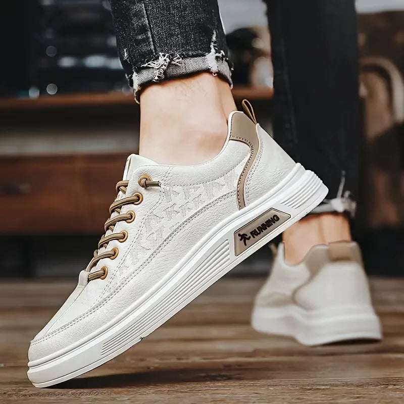 Sneakers met kunstleer en verhoogde rubberen zool