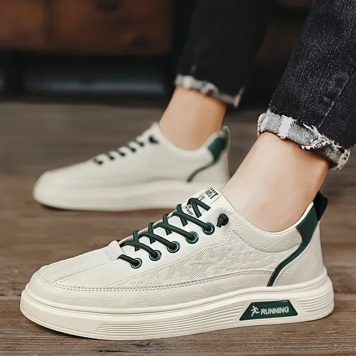 Sneakers met kunstleer en verhoogde rubberen zool