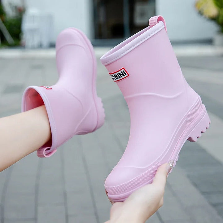Trendy Waterdichte Halfhoge Regenlaarzen Met Antislip Zool Voor Vrouwen