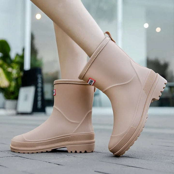 Trendy Waterdichte Halfhoge Regenlaarzen Met Antislip Zool Voor Vrouwen