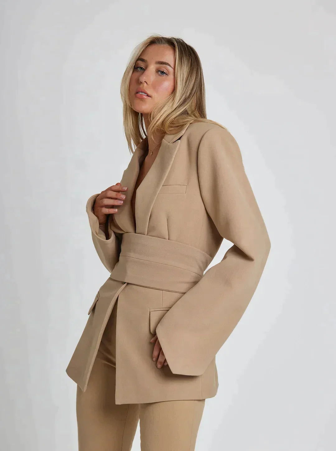 Sophia Geknoopte Blazer: Perfecte Pasvorm, Chic Silhouet