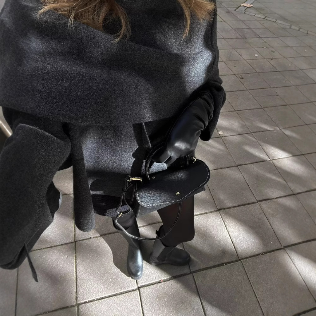 Dames Gebreide Cape Jas met Gelaagde Kraag en Halsknop